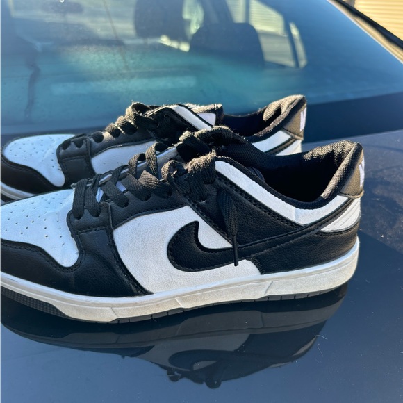 Nike Panda Dunks - Picture 3 of 7